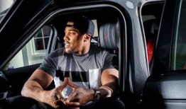 拳王爆料黑人豪车视频,黑人豪掷千金，豪车视频引热议