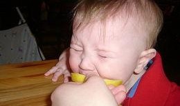 宝宝镜子爆料图片搞笑视频,镜子里的宝宝笑料百出